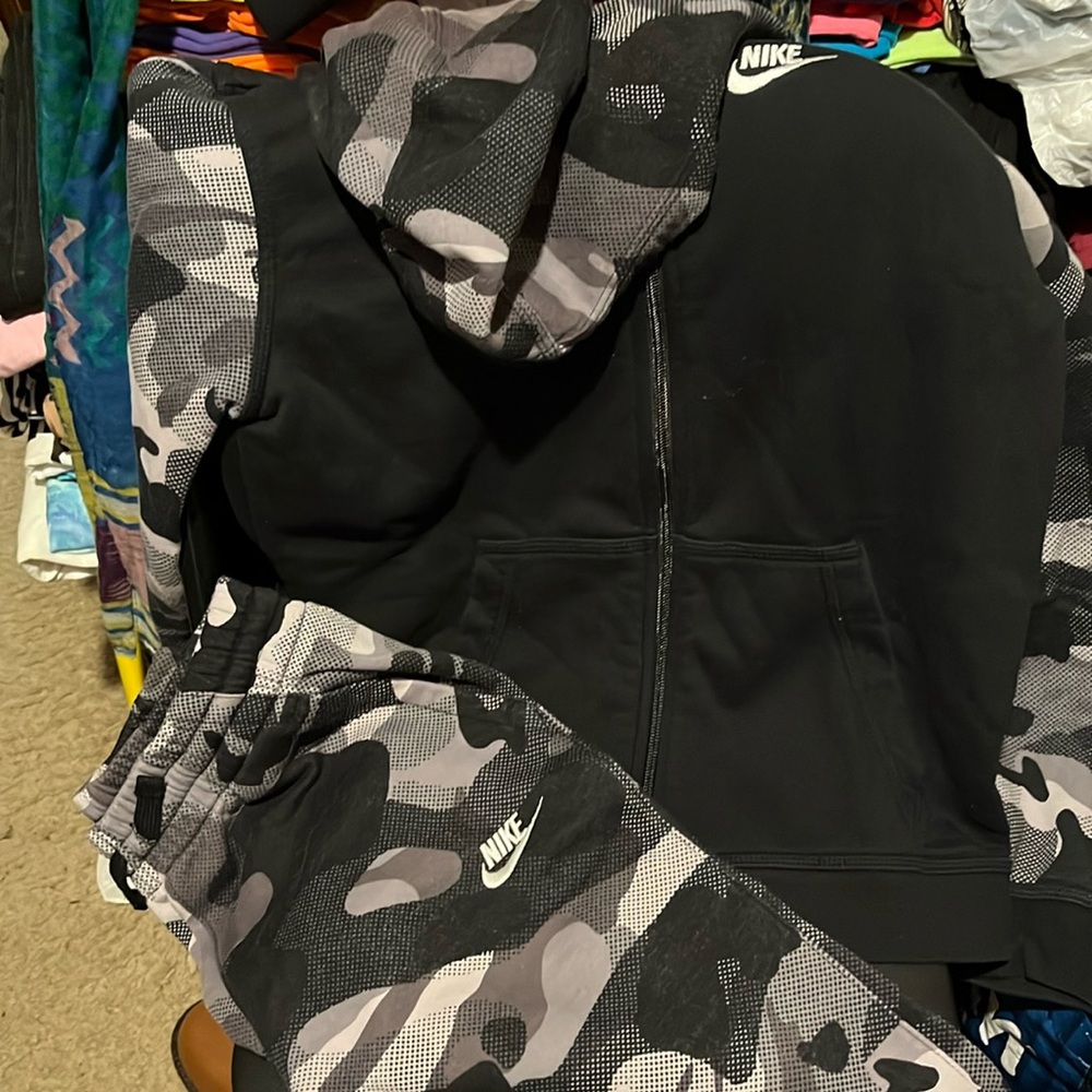 Boys NIKE Sweatsuit